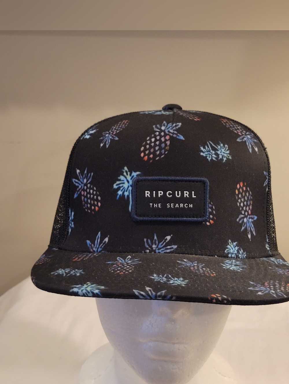 🧢EUC~ RIP CURL PINEAPPLE PRINT TRUCKER STYLE HAT